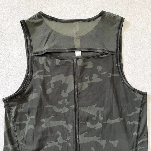 NWT Lululemon Women Incognito Camo Multi Gator Green Print Sculpt Tank Top 4 - Picture 4 of 7